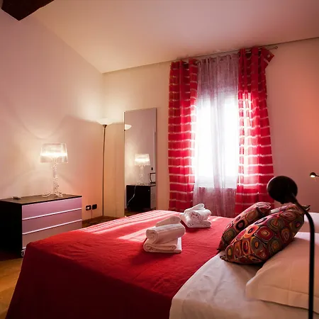 For Rent Red Theater Apartamento